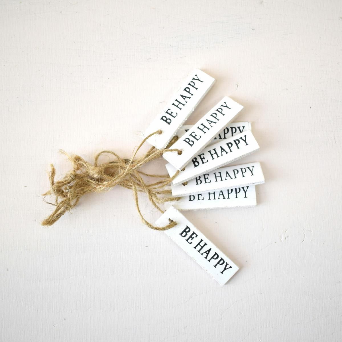 SET 20 TARGHETTE LEGNO-BE HAPPY- 7X2 BIANCO WASH. SET 20 TARGHETTE LEGNO-BE HAPPY- 7X2 BIANCO WASH.