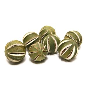 FRUTTA SECCA, CANNELLA, PEPERONCINI E CHIODI DI GAROFANO